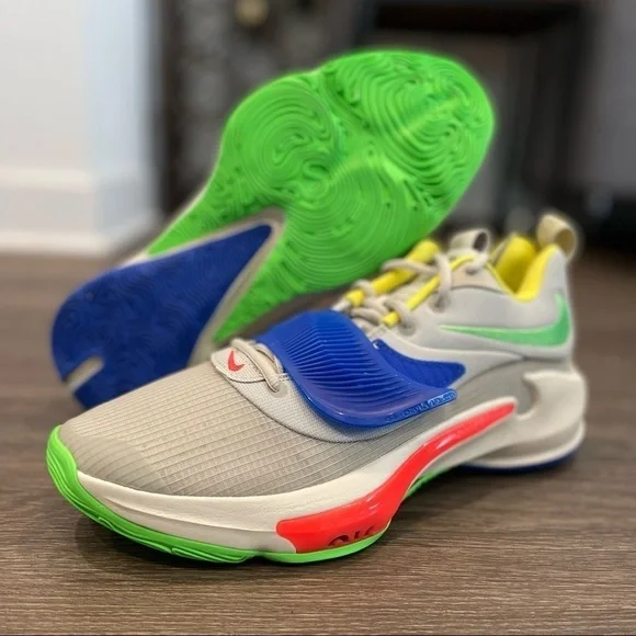 Nike Zoom Freak 3 Light Stone sz 9.5, 11